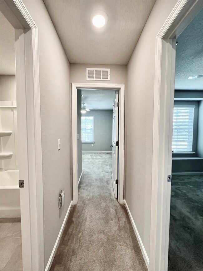 Building Photo - 150 Silver Fern Dr