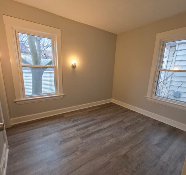 Building Photo - 3219 W 114th St