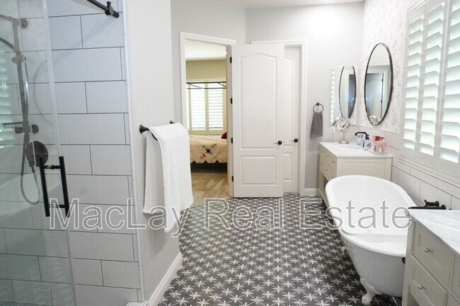 Building Photo - 2910 E Wildhorse Dr