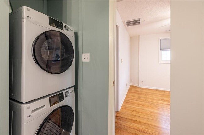 Building Photo - 897 Argonne Ave NE