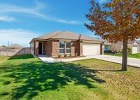 Building Photo - Move-In Ready 3 Bedroom Home with Granite Kitchen and Covered Patio!