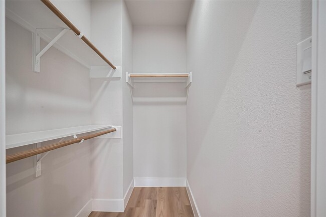 Building Photo - 3542 Mt Pleasant St