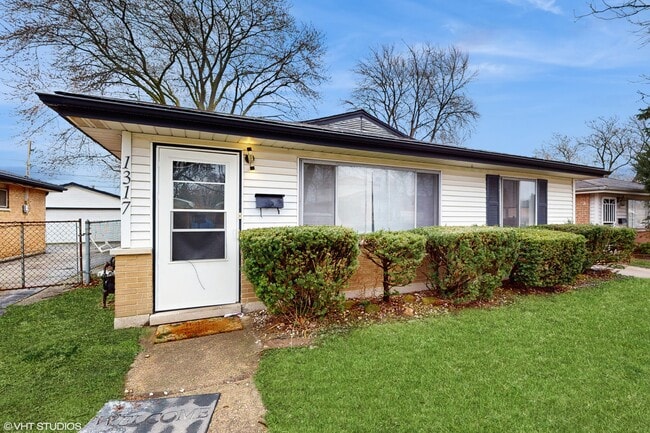 Building Photo - 1317 Mackinaw Ave