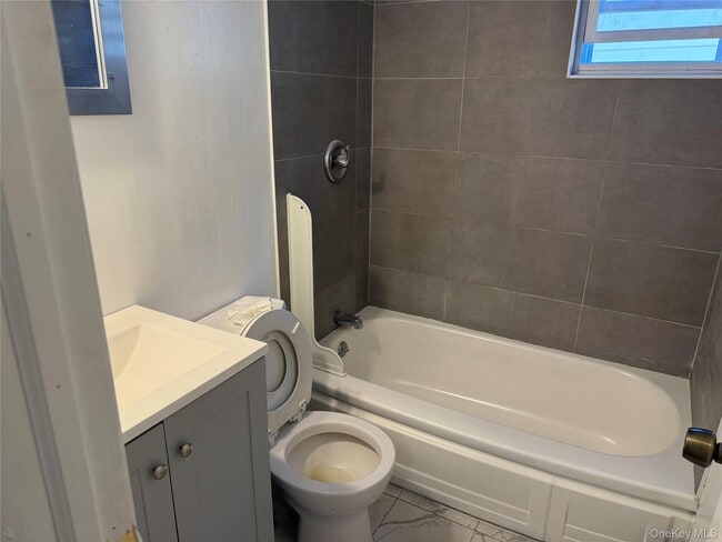 Building Photo - 287-289-289 Stewart Ave