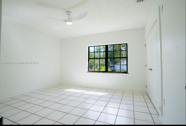 Building Photo - 2121 SW 13th Ave