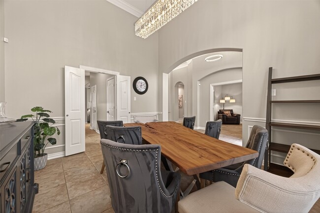 Building Photo - 171 E Lansdowne Cir