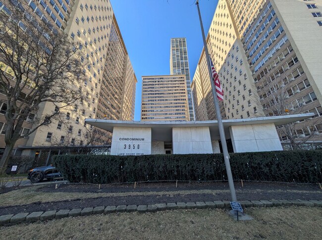 Primary Photo - 3950 N Lake Shore Dr