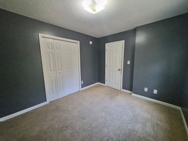 Building Photo - 305 Rack Ln