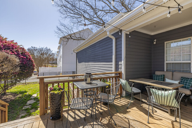 back deck with fully fenced yard - 14040 Alley Son