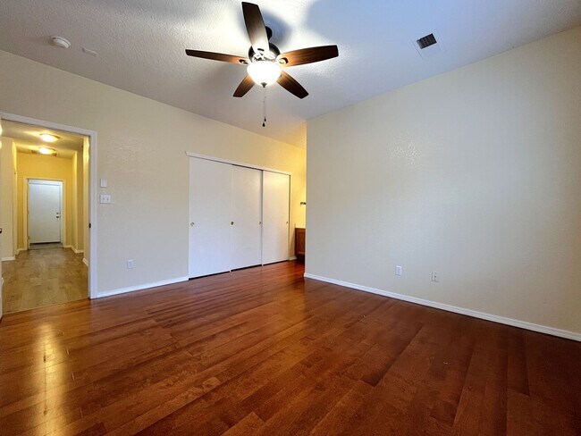 Building Photo - Fantastic 3 Bedroom, 2 Bath Home In The NE!