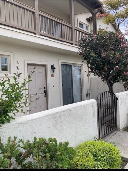 Building Photo - 1460 Rancho Rose Way