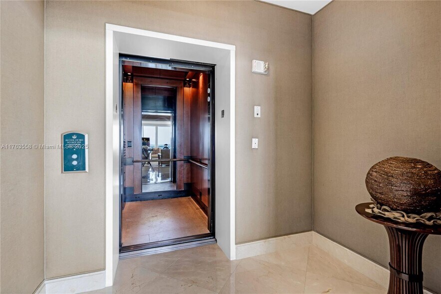 Building Photo - 1643 Brickell Ave