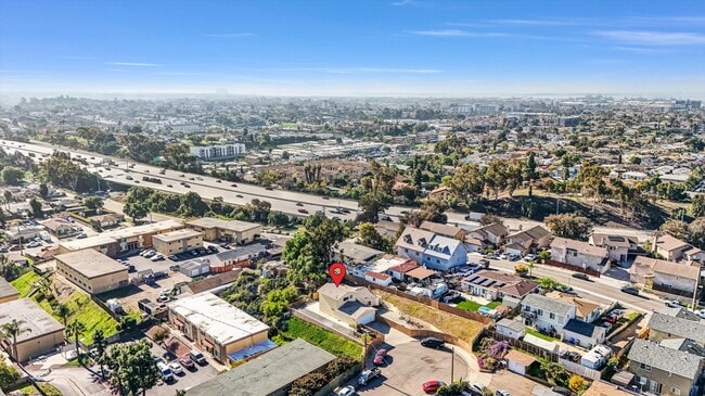 Building Photo - 2040 E 5th St