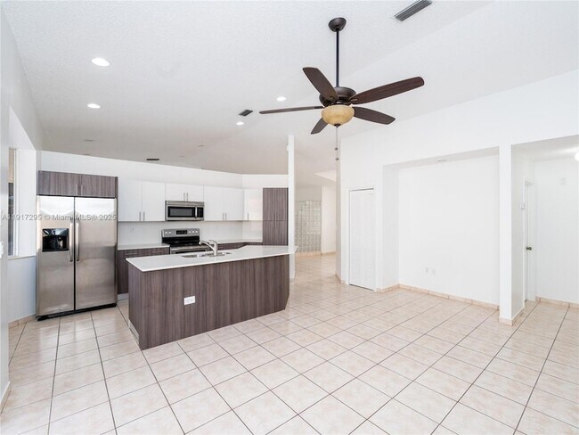 Building Photo - 10815 SW 145th Pl