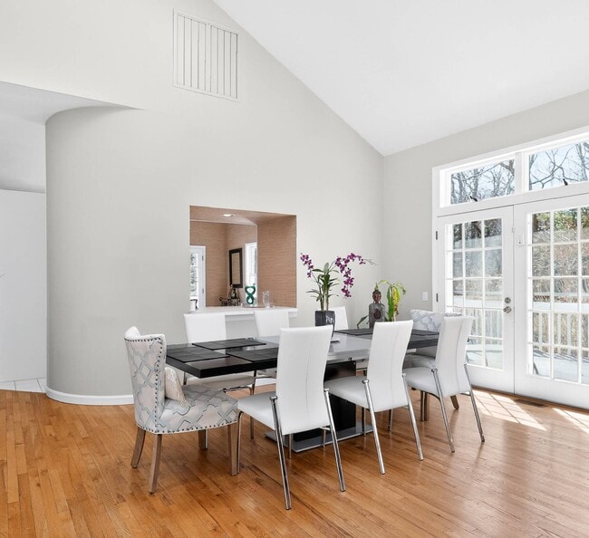 Building Photo - 150 Talmage Farm Ln