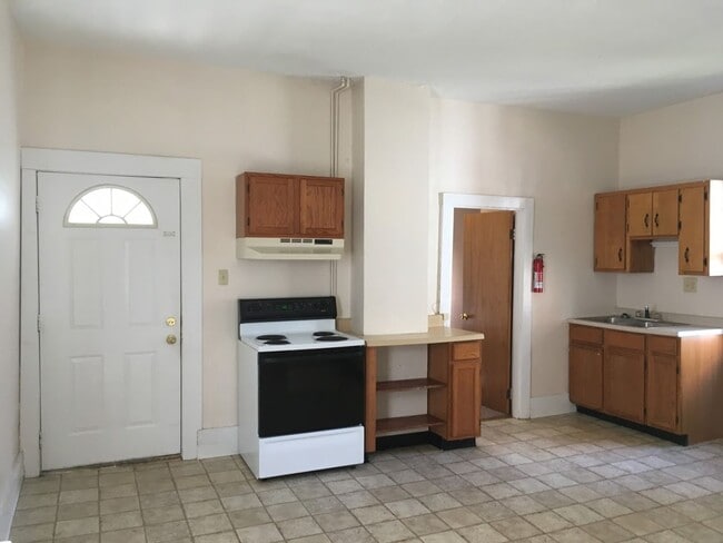 Building Photo - 225 E Park St