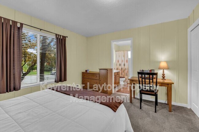 Building Photo - 2335 Summerwood Dr
