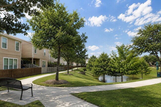 Building Photo - 10046 Hillside Bayou Dr
