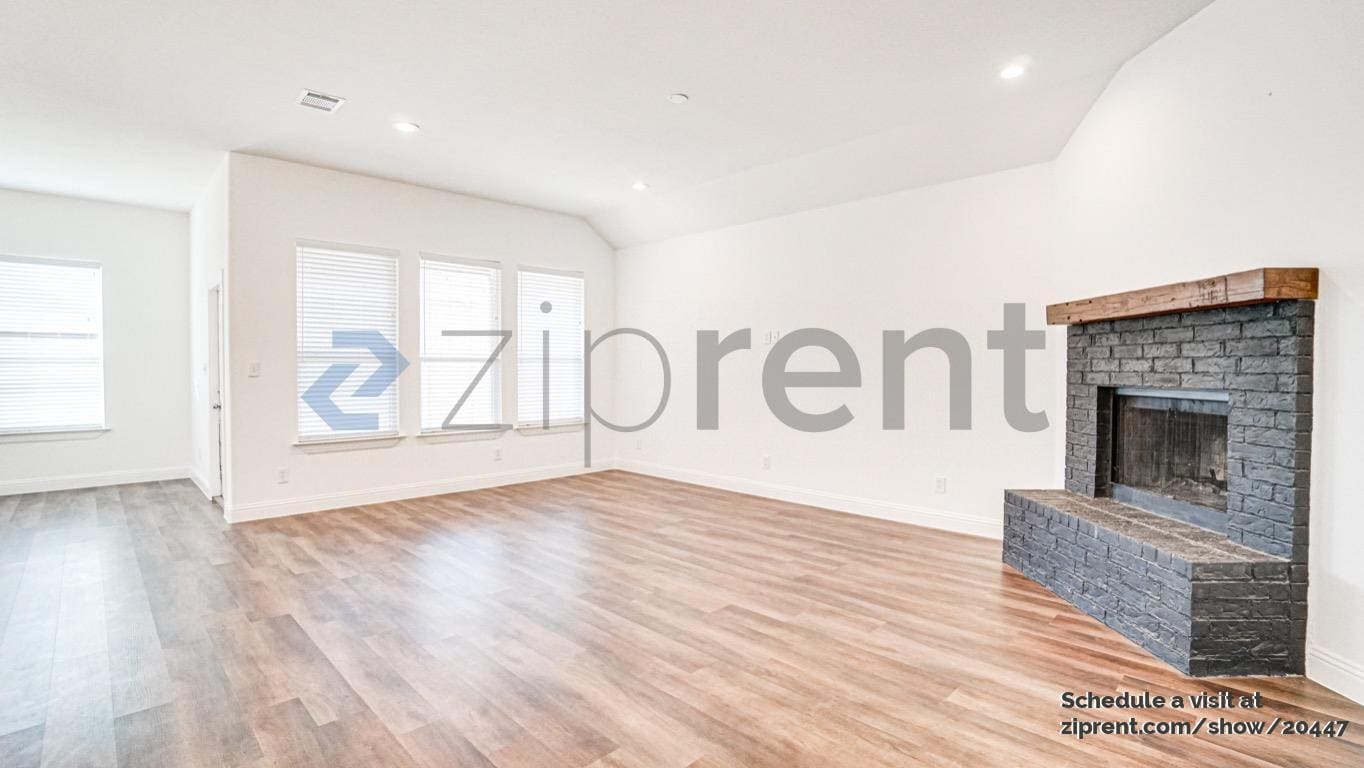 Building Photo - 631 Gould St