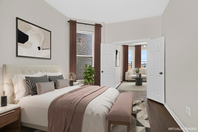 Building Photo - 1337 N Western Ave