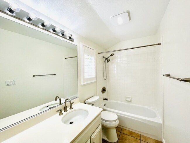 Building Photo - Move-in Ready 3BD/2.5BA, Two-Story Home in Stony Brook in Downtown Danville