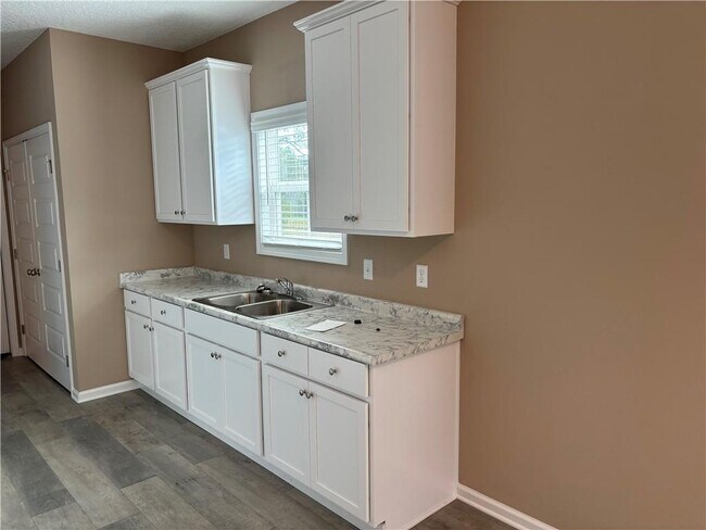 Building Photo - 3424 Hardee Ave