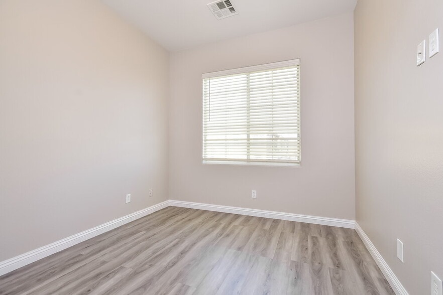 Building Photo - 4967 Silent Valley Ct