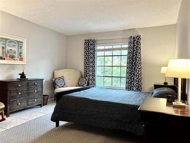 Building Photo - 2271 NE 68th St