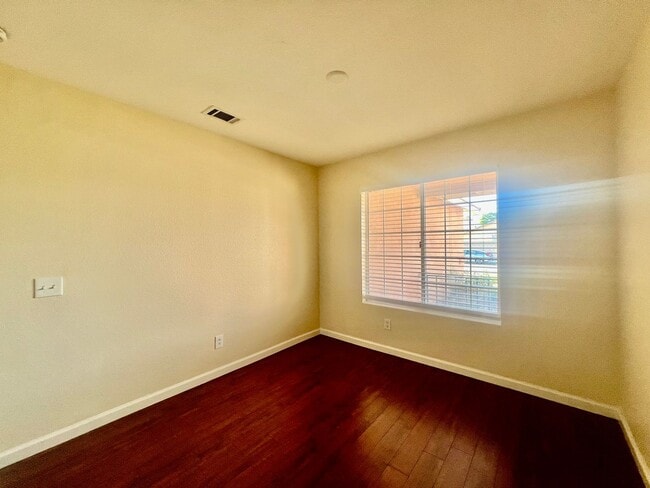 Building Photo - AVAILBLE NOW!! LOVELY 3-bedroom 2 bath Home in Indio!