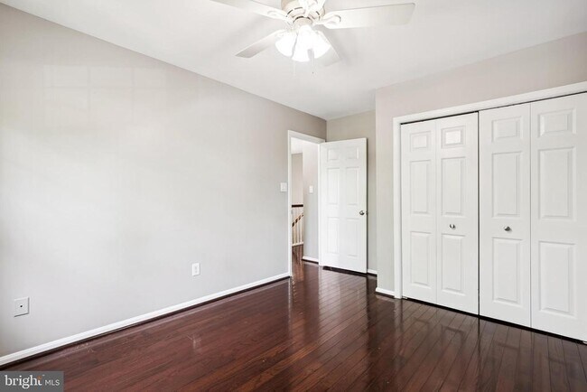 Building Photo - 10150 Village Knolls Ct