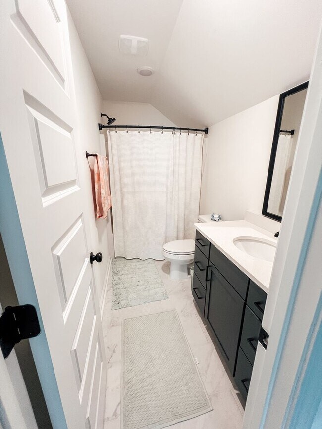 Building Photo - 9852 Bluestone Cir