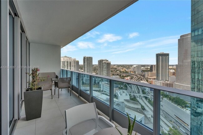 Building Photo - 200 Biscayne Blvd Way