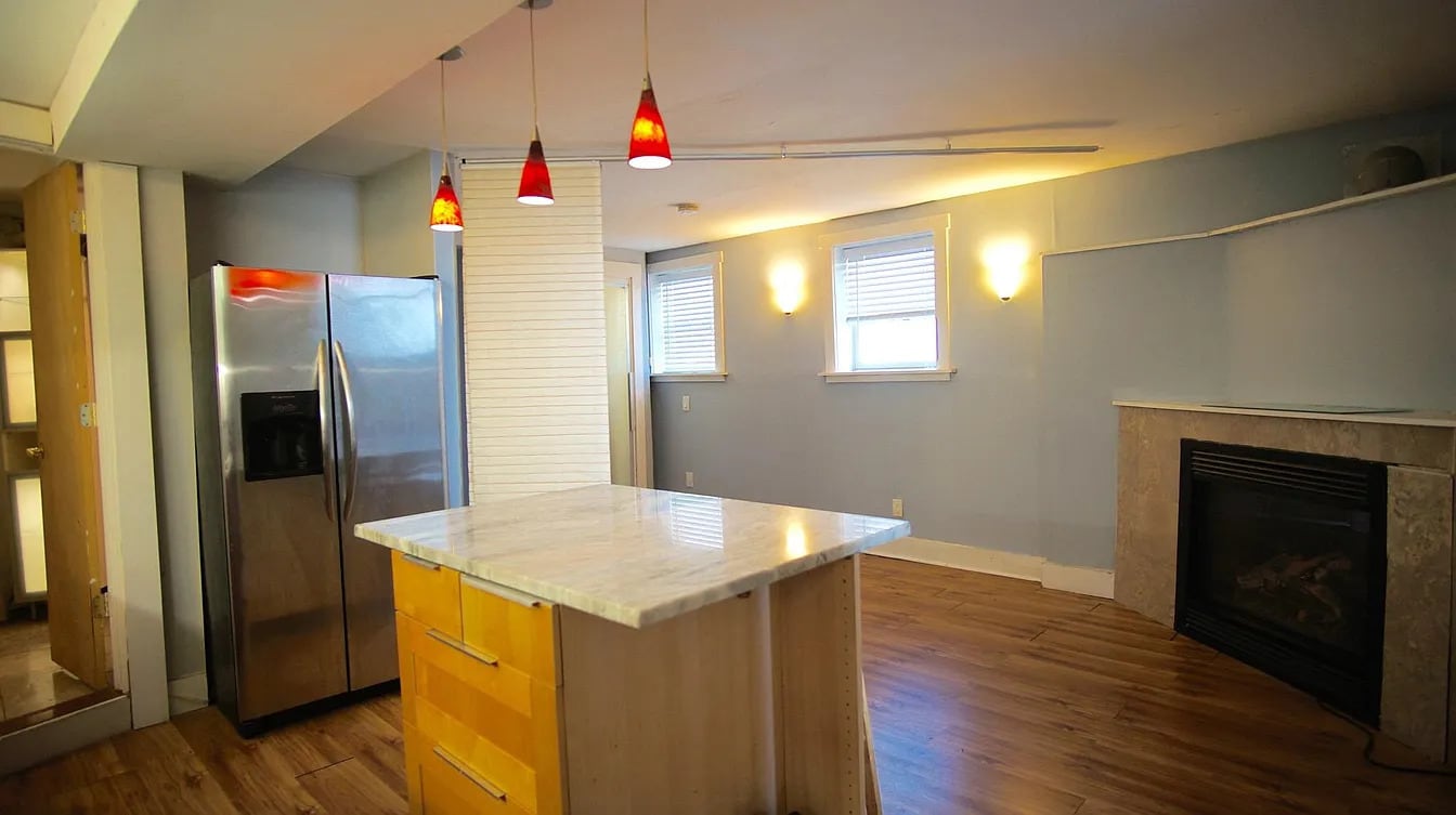 Building Photo - 124 Almy St