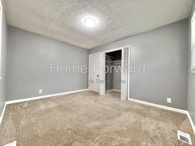 Building Photo - 1720 Traveller Rd