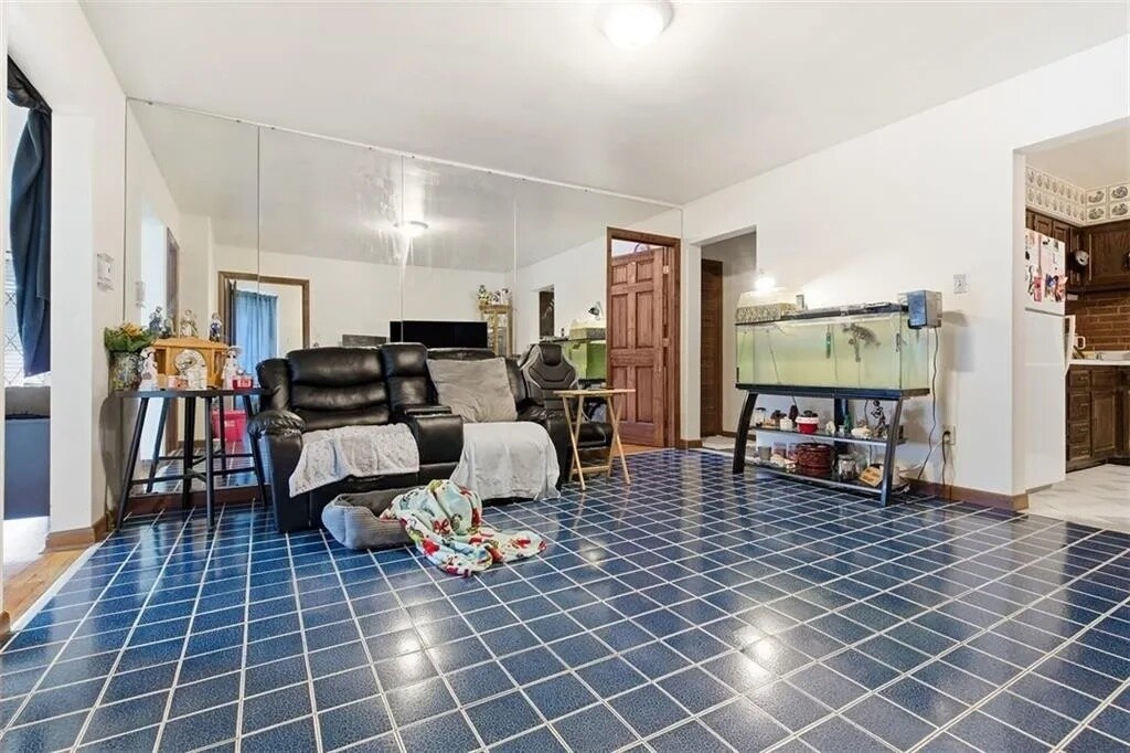 Building Photo - 100 S 12th St