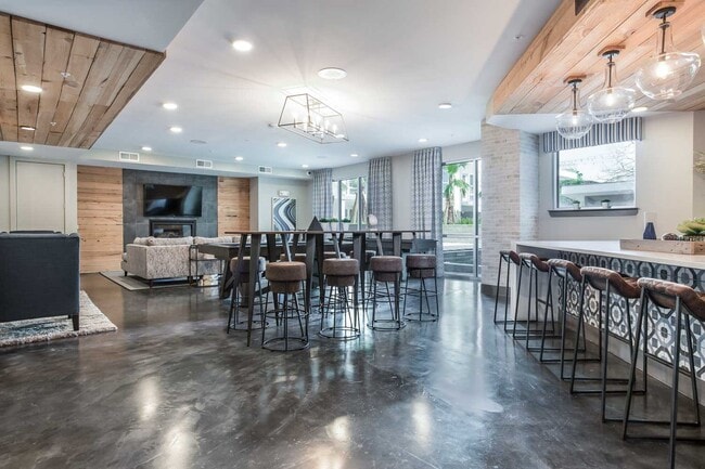 Building Photo - 1111 Durham Dr