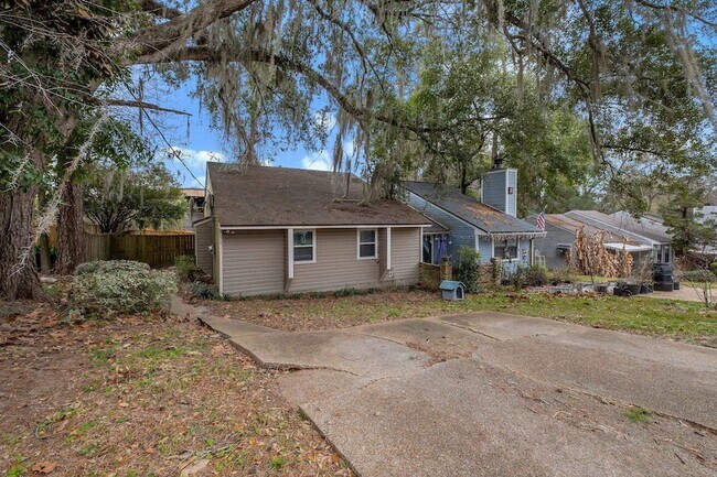 Building Photo - 2815 Misty Garden Cir