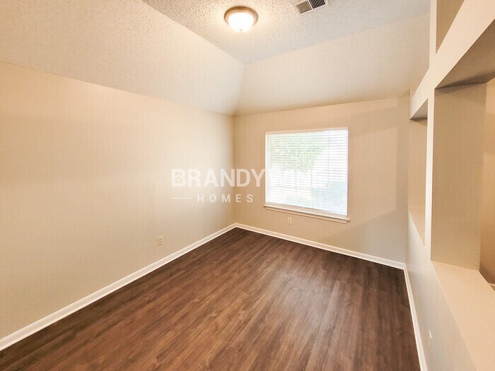 Building Photo - 5353 Stephen Forest Cove