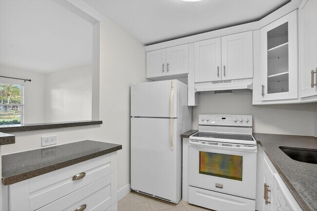 Building Photo - 177 Fanshaw E