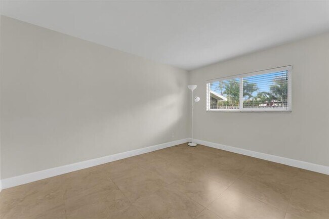 Building Photo - 4450 NE 18th Ave