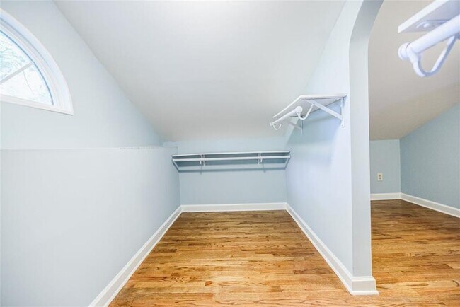 Building Photo - 183 Locust St NE