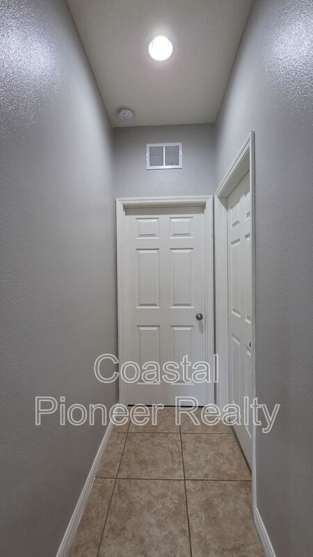 Building Photo - 30953 Water Lily Dr