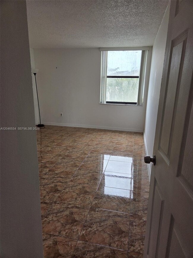 Building Photo - 14601 N Kendall Dr