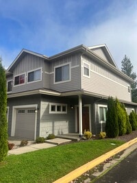 Building Photo - BEAUTIFUL 2 BEDROOM TOWNHOME IN A GORGEOUS COMMUNITY