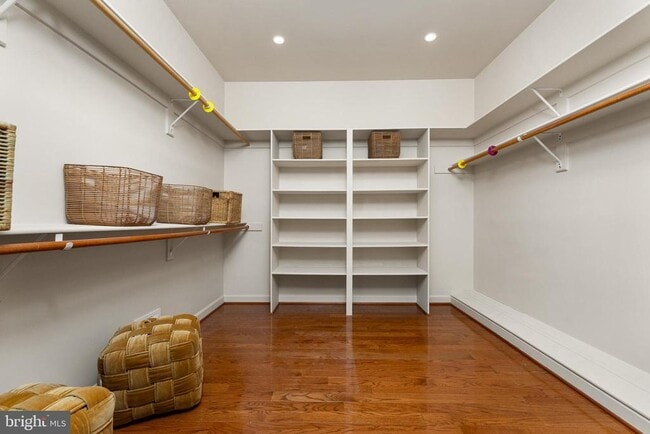 Building Photo - 1445 Mayhurst Blvd