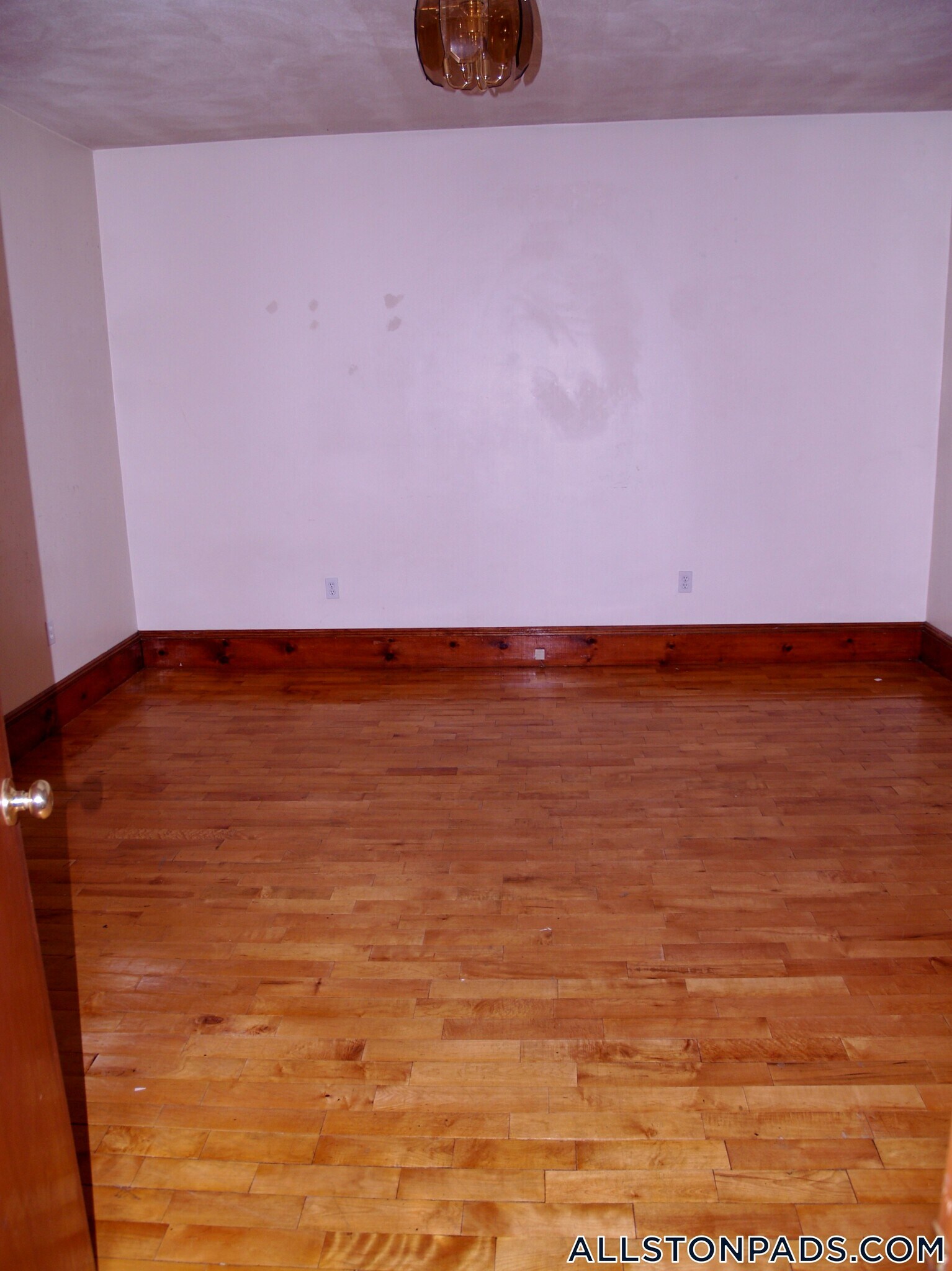 Building Photo - 36 Linden St