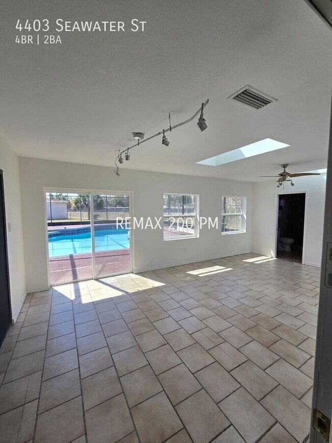 Building Photo - 4403 Seawater St