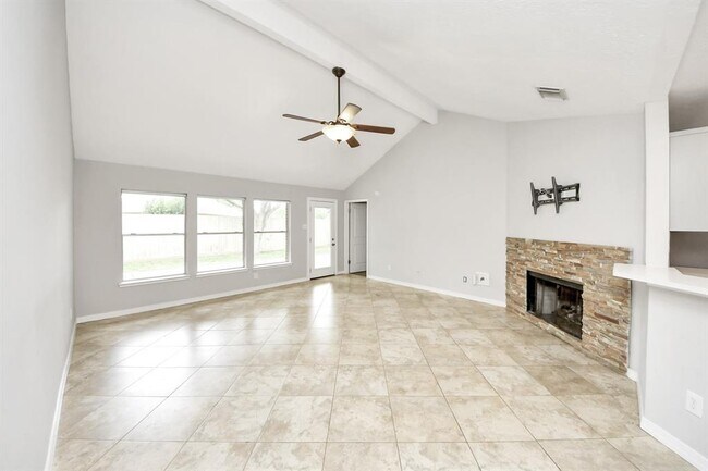 Building Photo - 2706 Plantation Dr