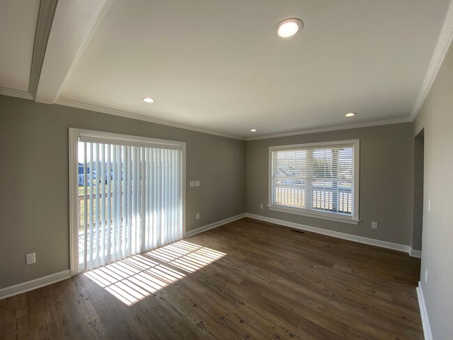 Building Photo - 189 Summerlyn Dr