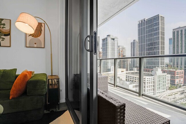 Building Photo - 404 NE 2nd Ave